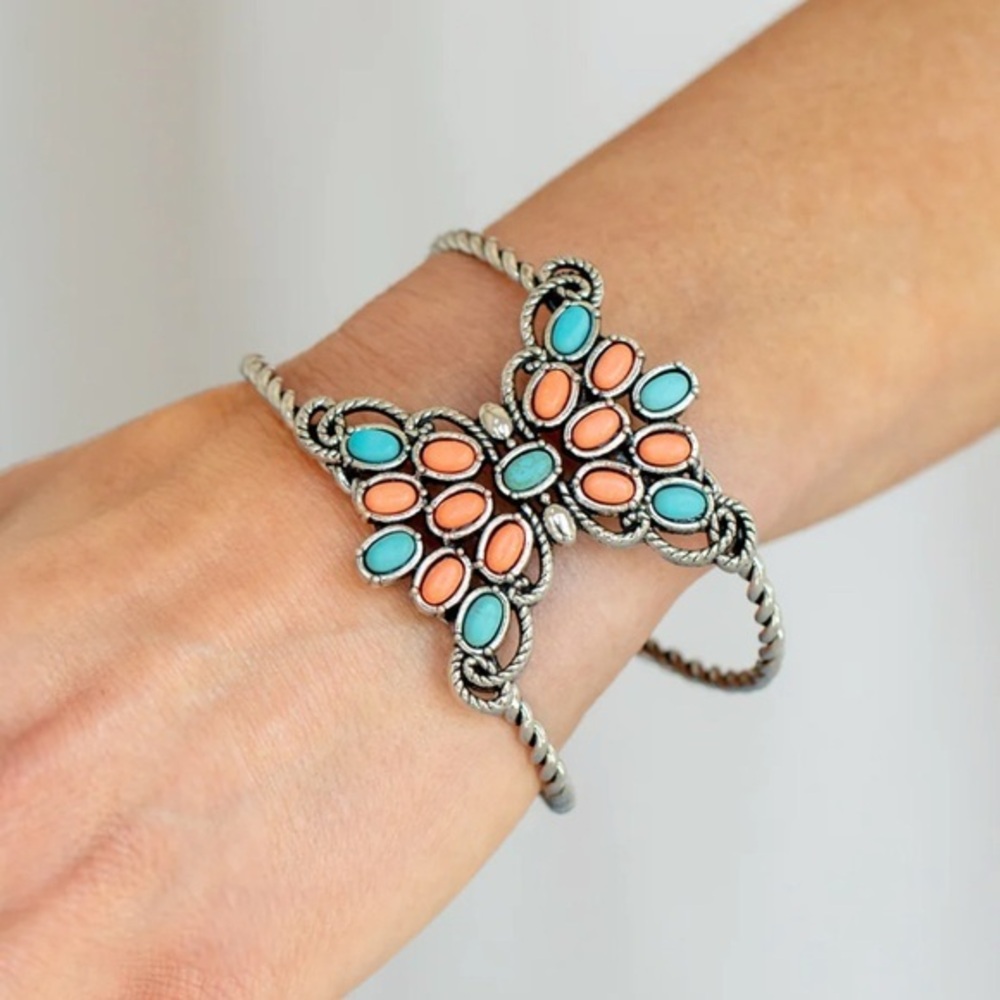 Paparazzi Bracelet - Picture 1 of 2